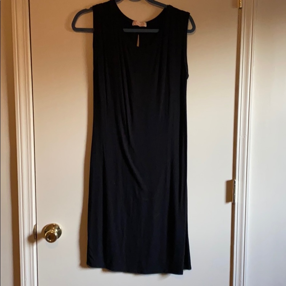 Black midi sleeveless dress